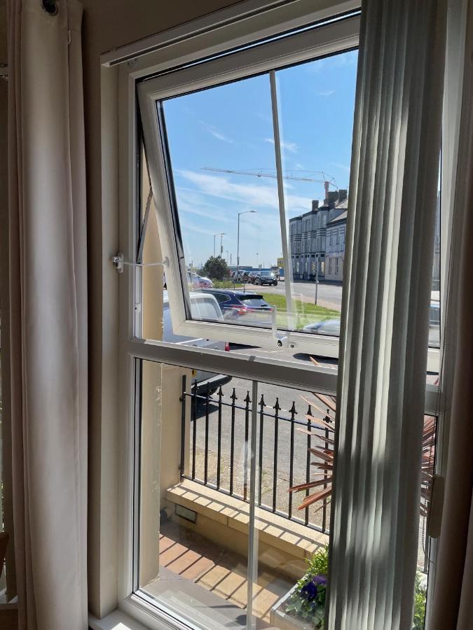 The Courtyard Guest House Great Yarmouth Extérieur photo