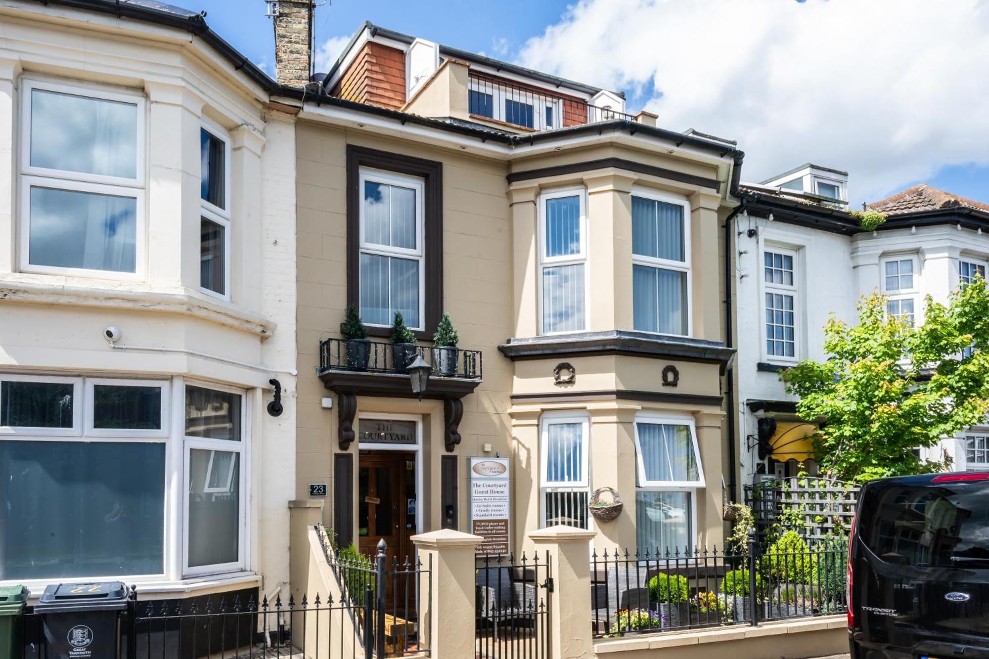 The Courtyard Guest House Great Yarmouth Extérieur photo