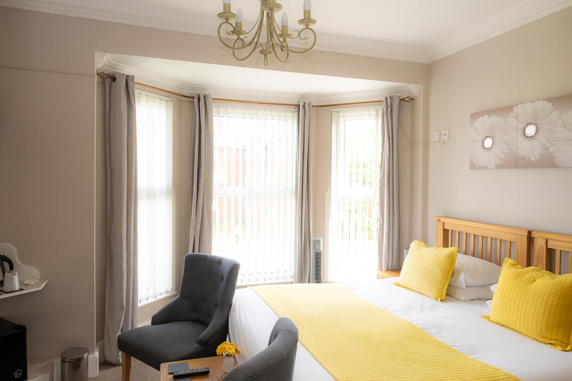 The Courtyard Guest House Great Yarmouth Extérieur photo