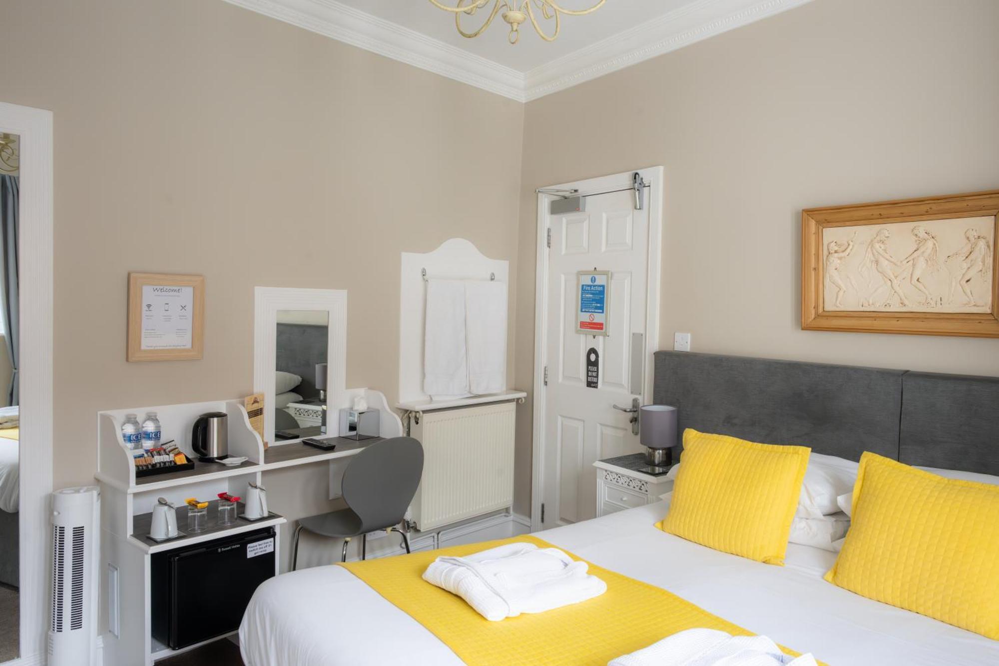 The Courtyard Guest House Great Yarmouth Extérieur photo