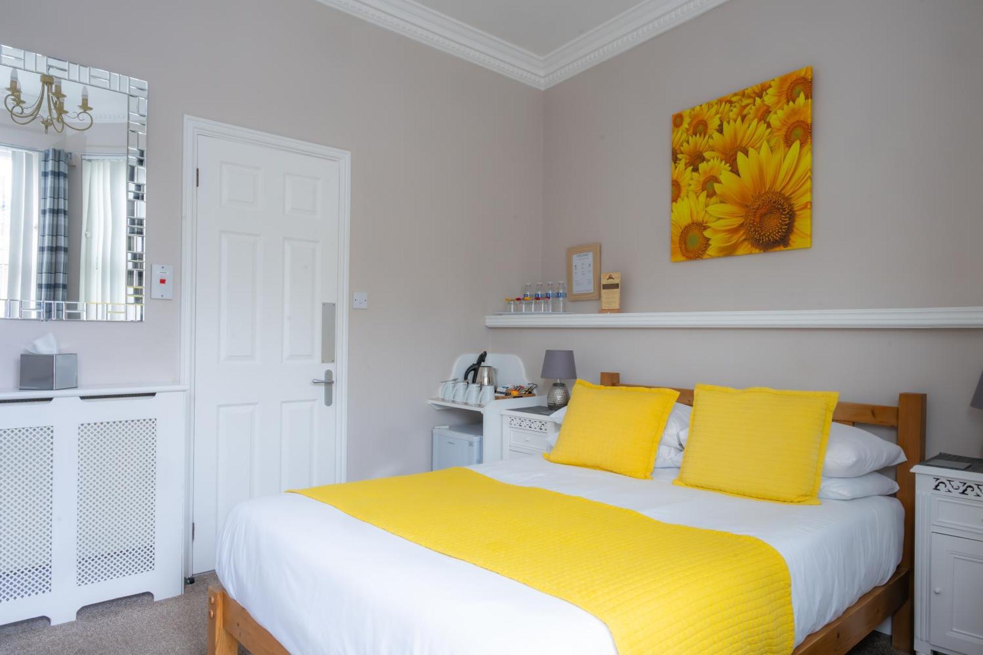 The Courtyard Guest House Great Yarmouth Extérieur photo