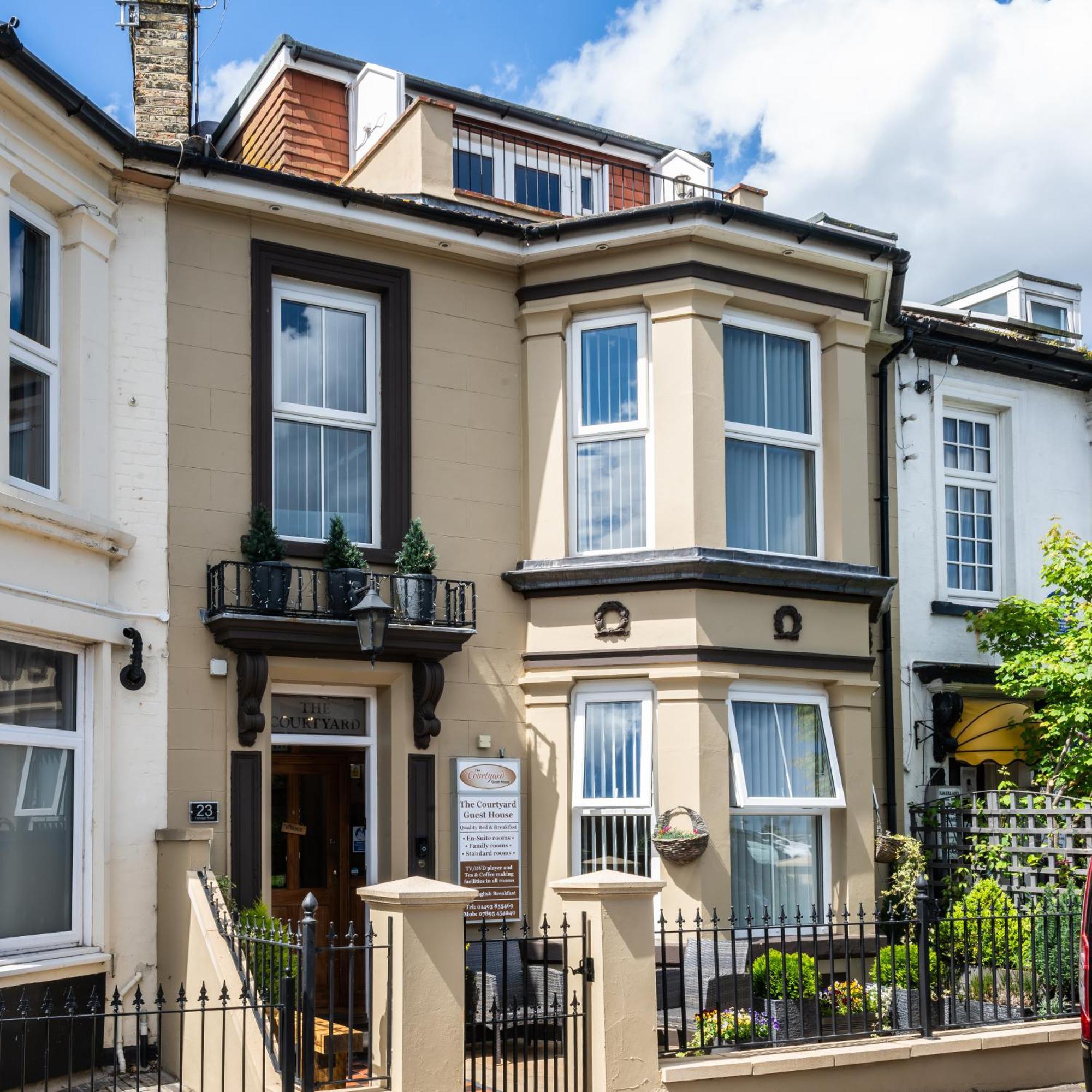 The Courtyard Guest House Great Yarmouth Extérieur photo