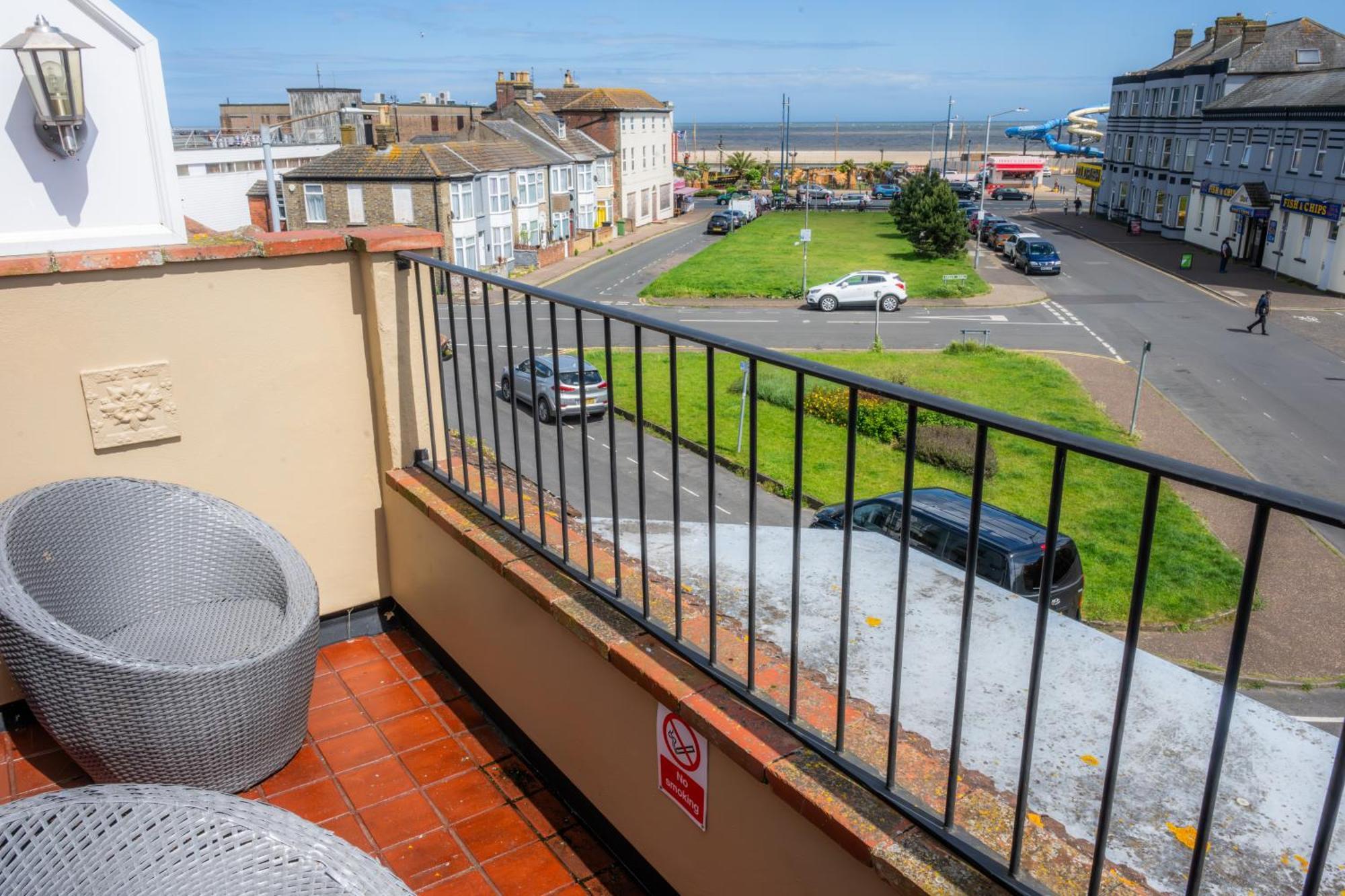 The Courtyard Guest House Great Yarmouth Extérieur photo