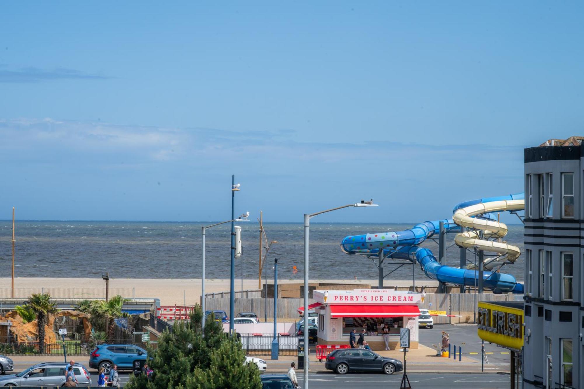 The Courtyard Guest House Great Yarmouth Extérieur photo