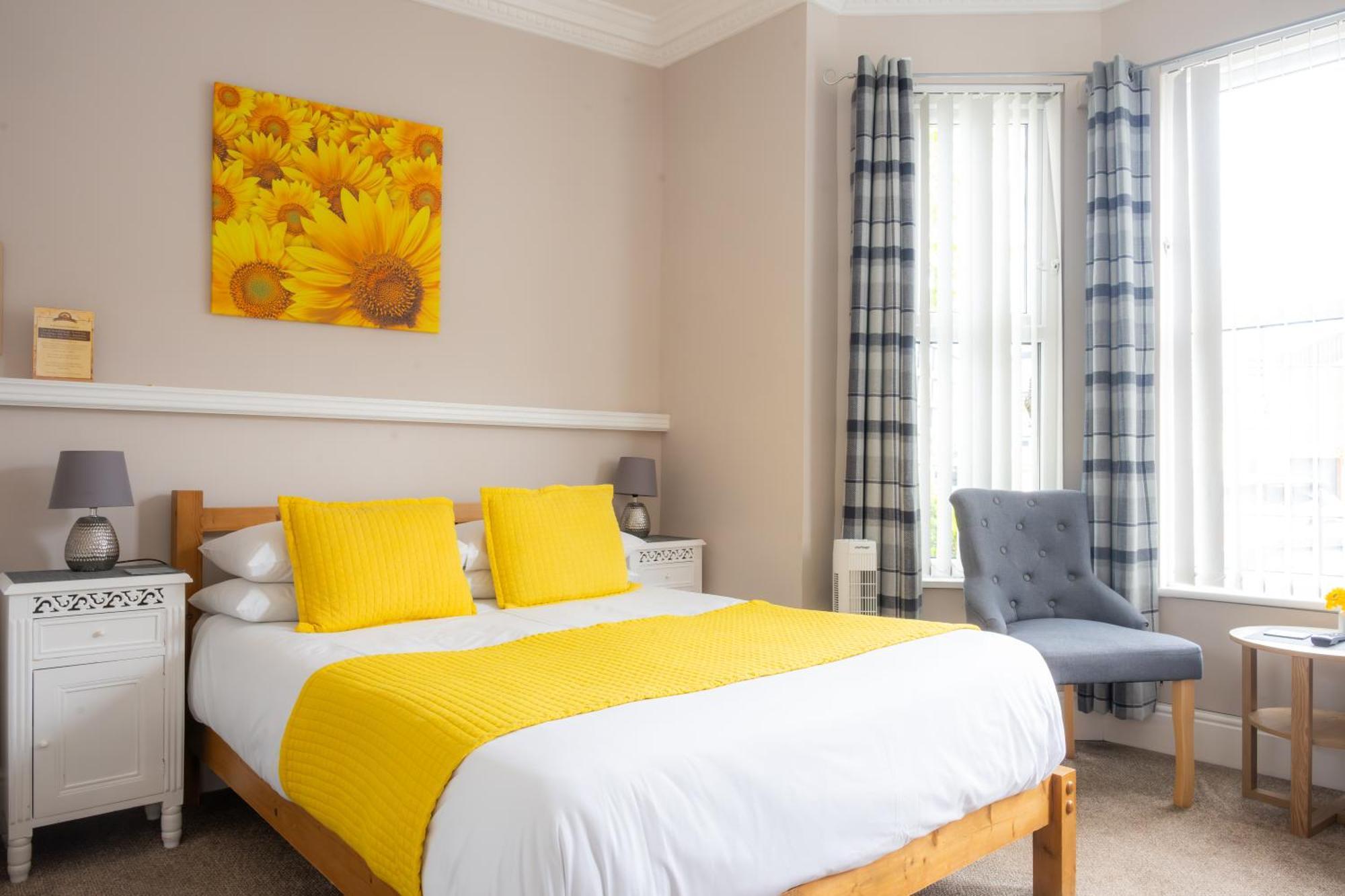 The Courtyard Guest House Great Yarmouth Extérieur photo