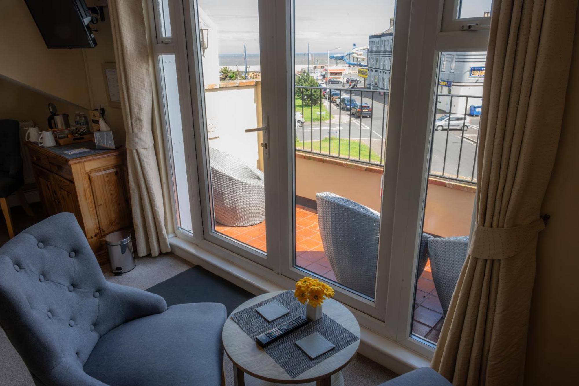 The Courtyard Guest House Great Yarmouth Extérieur photo